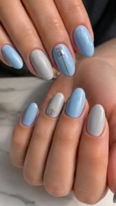 Build a Silver Click Top Near the Cuticle